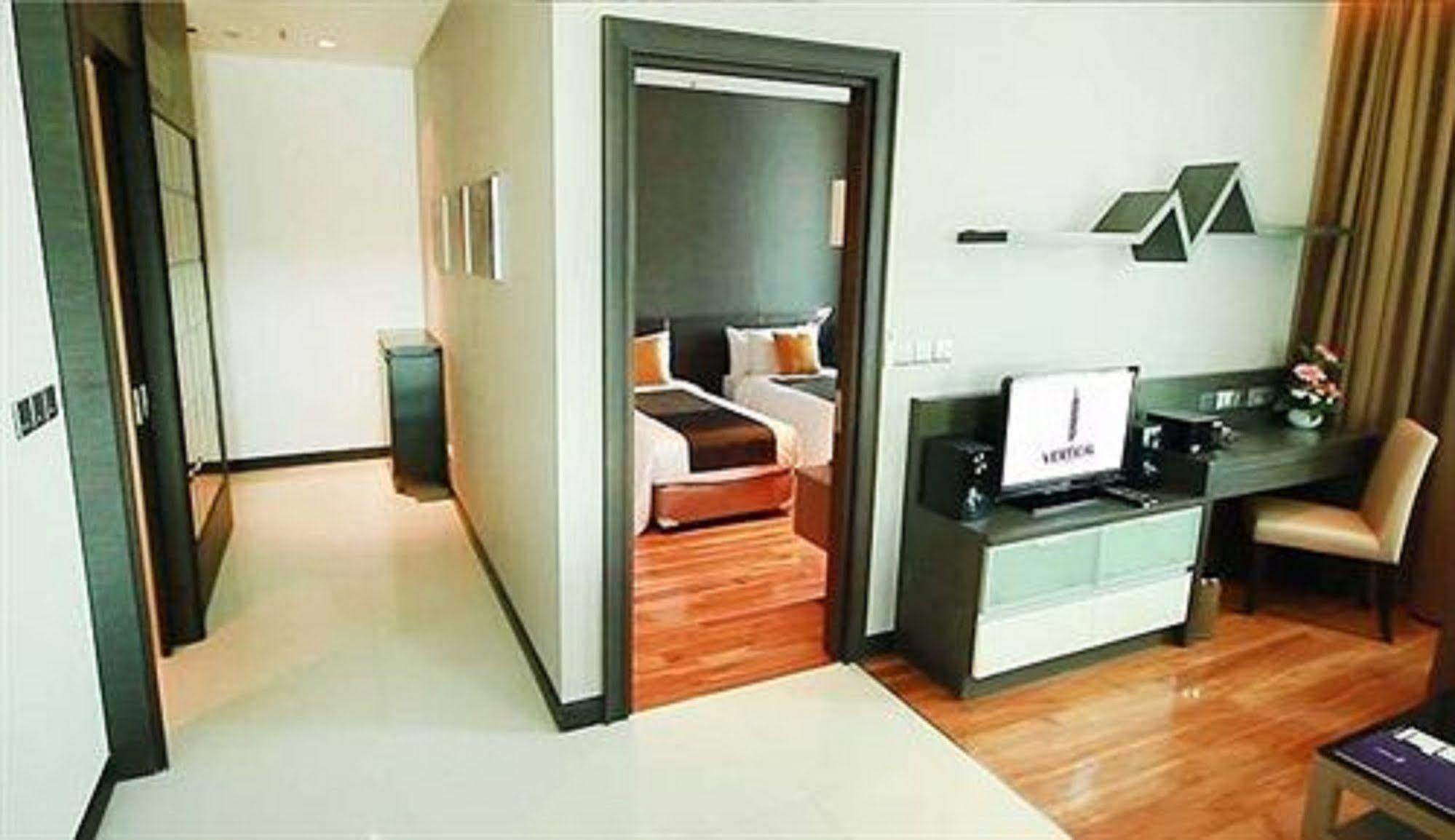 The Vertical Suite Bangkok Luaran gambar