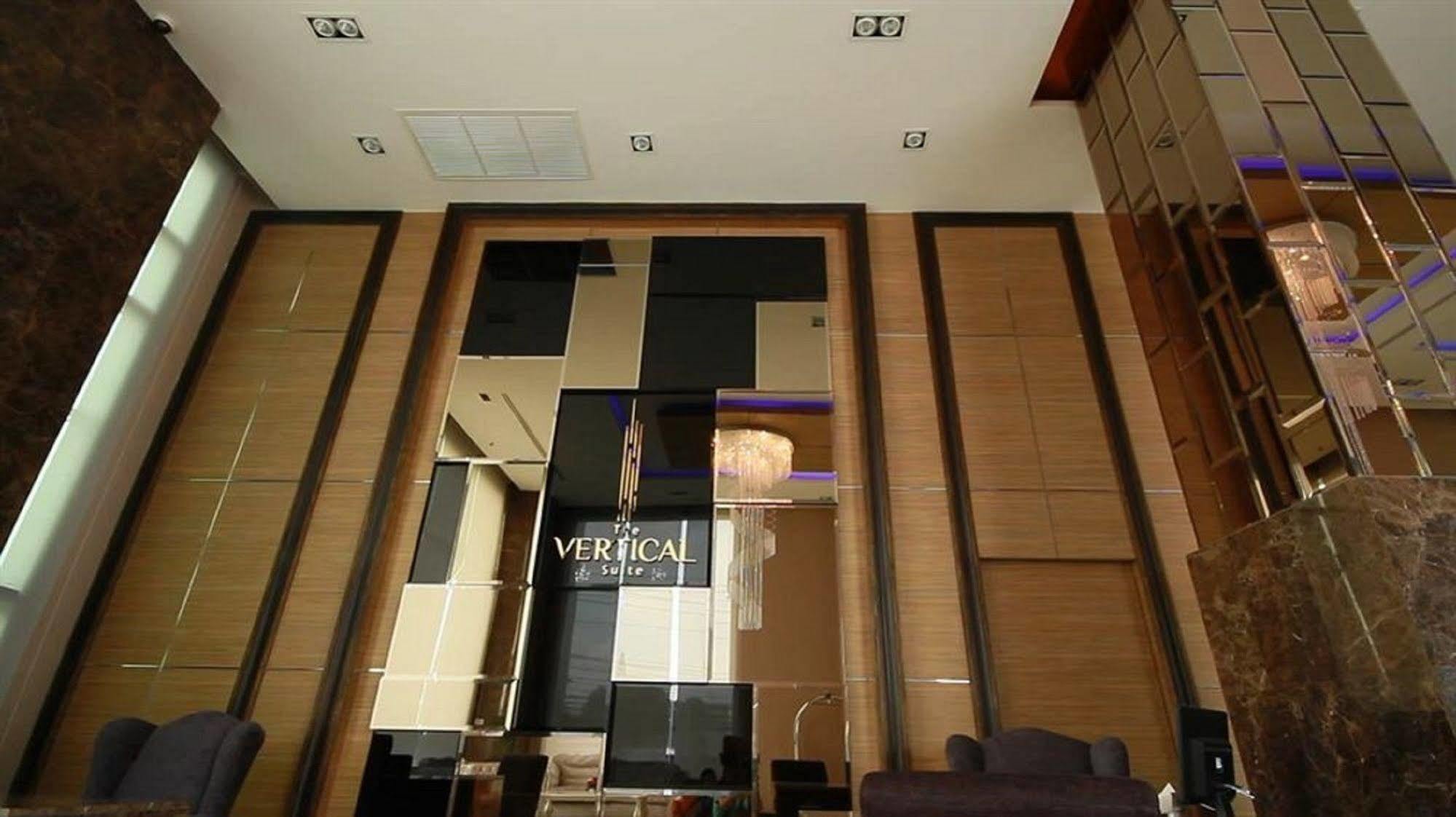 The Vertical Suite Bangkok Luaran gambar